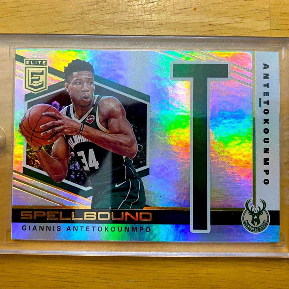 Giannis Antetokounmpo 2019-20 Elite “Spellbound” insert #10